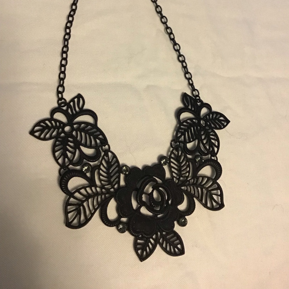 3 Costume Jewellery Necklaces